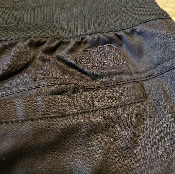 North Face cropped hiking pants NWT - Picture 3 of 9